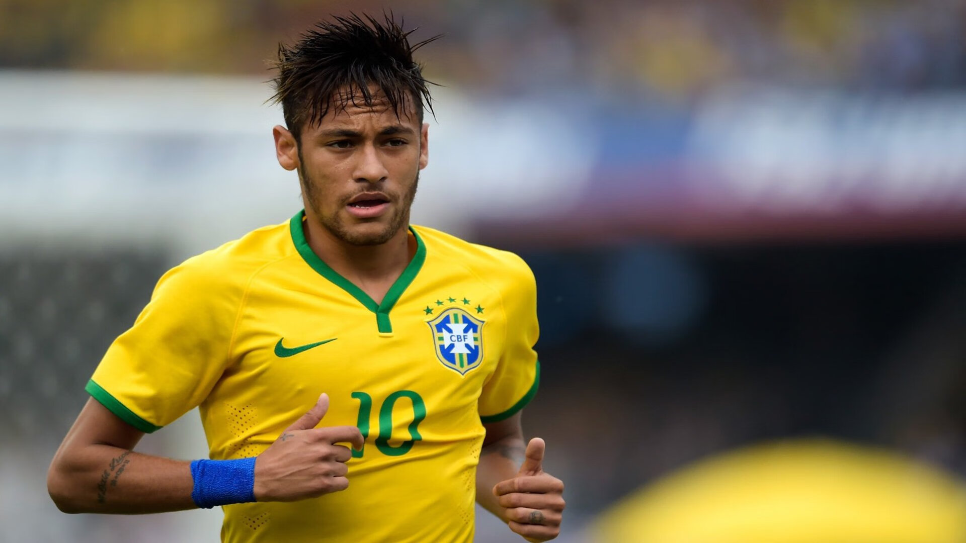 “逆境中的英雄:车手在极端天气中勇往直前”