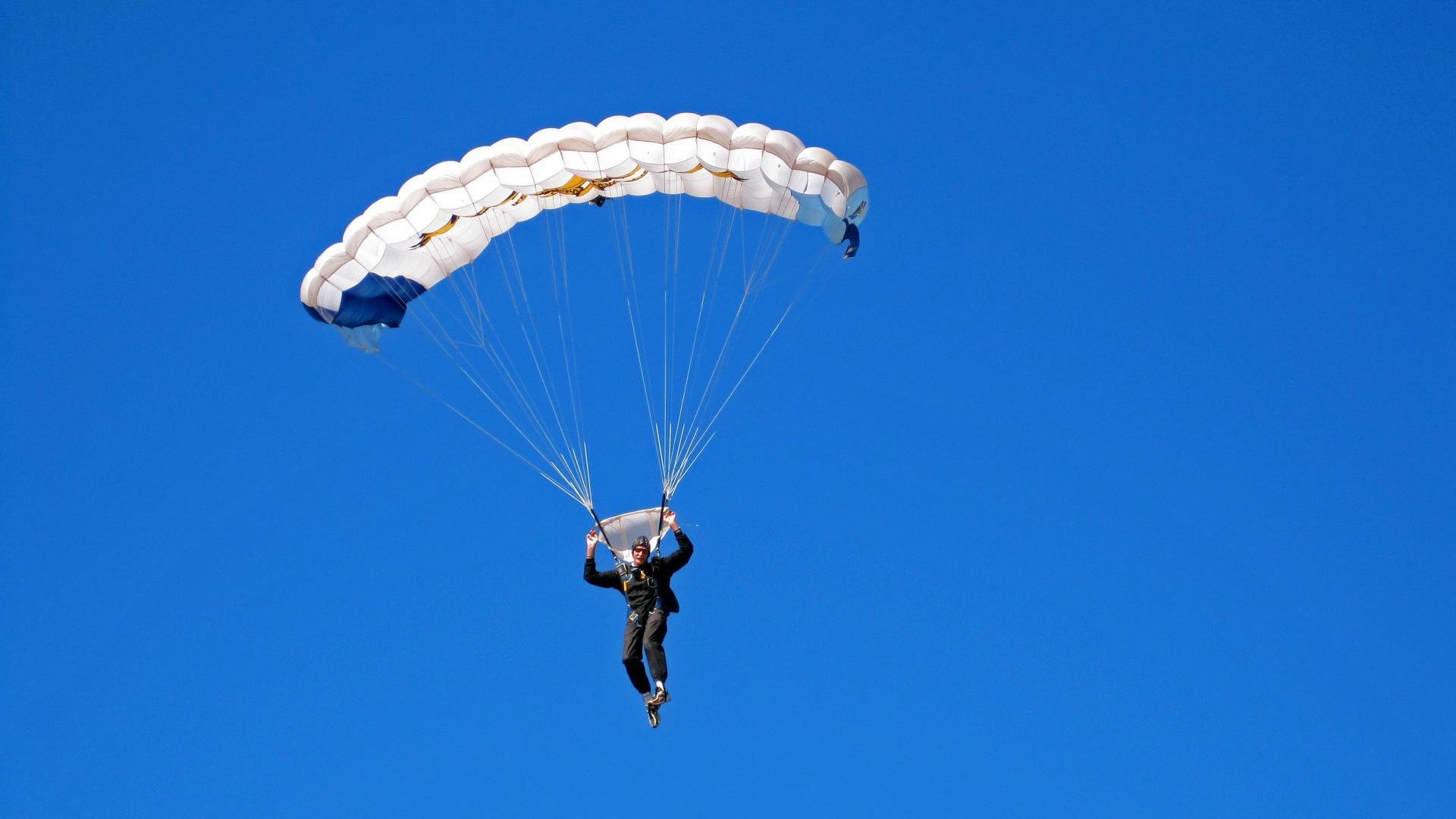 终极挑战：在极端气象条件下保持赛车稳定，终极挑战 最新章节 无弹窗